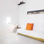 Smart Station Apartment *